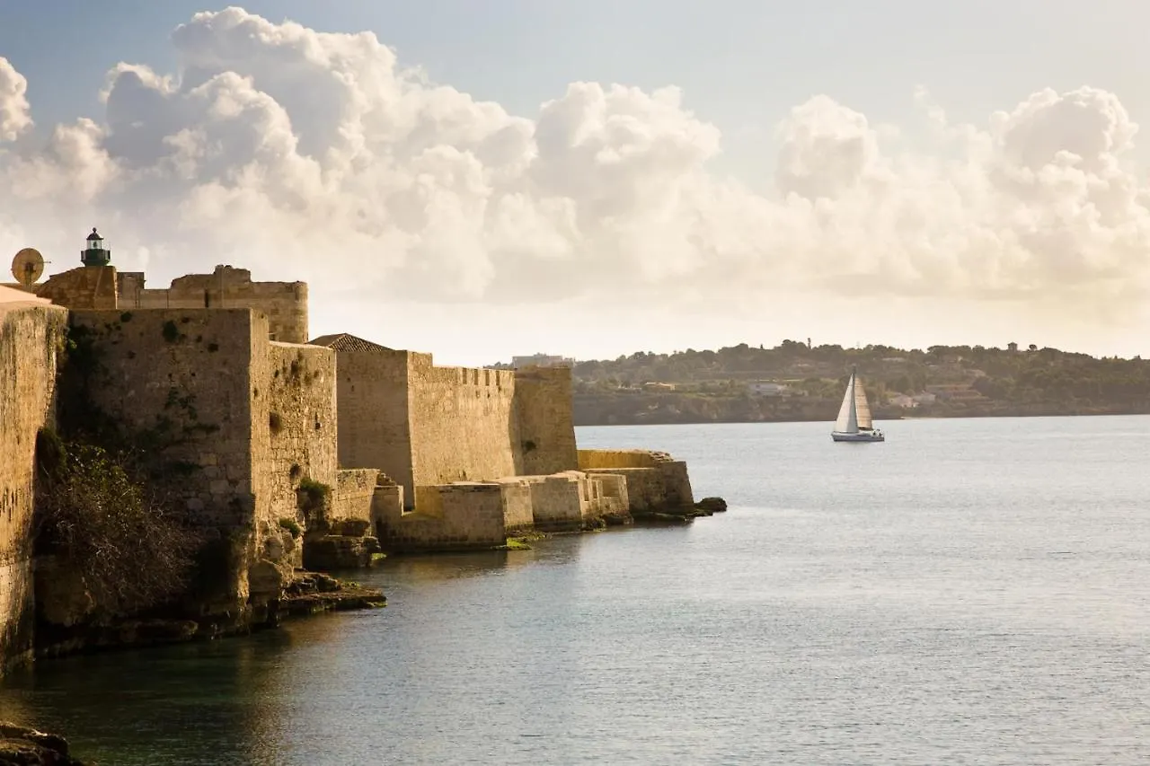 Suite House L'Isola Che Non C'E Fontane Bianche Bed & Breakfast