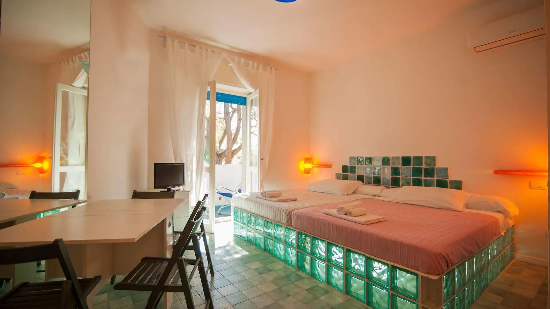 Suite House L'Isola Che Non C'E Fontane Bianche 2*,