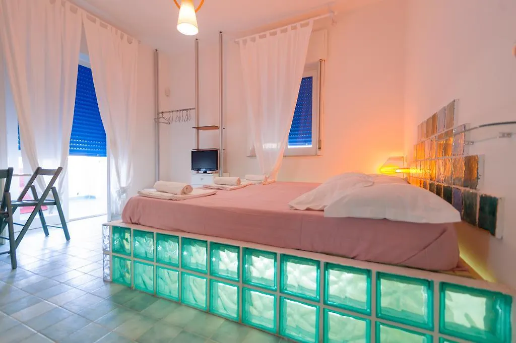 Suite House L'Isola Che Non C'E Fontane Bianche 2*,
